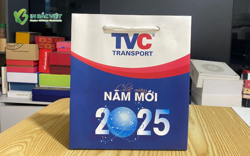 Túi đựng quà Tết mang màu sắc thương hiệu TVC với thiết kế nổi bật
