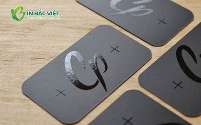 phu-uv-bong-tao-hieu-ung-noi-bat-tren-namecard