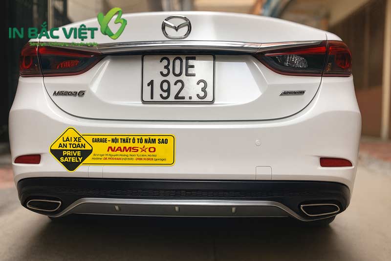 tem-decal-dan-duoi-o-to