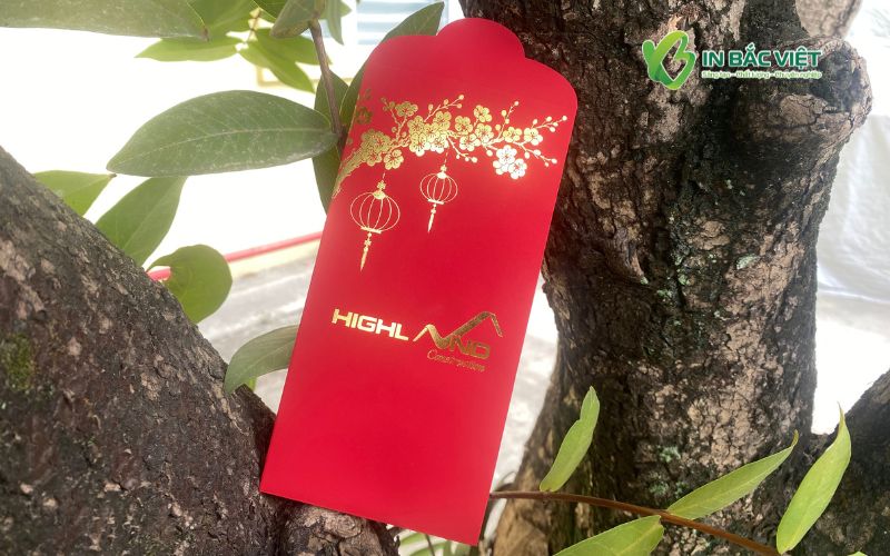 Mẫu bao lì xì Tết 2026 màu đỏ nhung ép kim nổi bật, thiết kế sang trọng