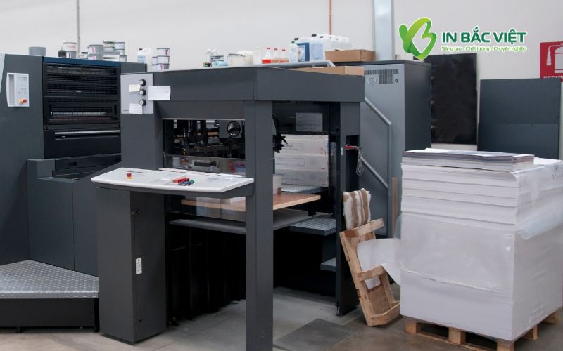 Công đoạn in thiệp chúc Tết cho công ty – doanh nghiệp bằng máy in offset tại xưởng In Bắc Việt