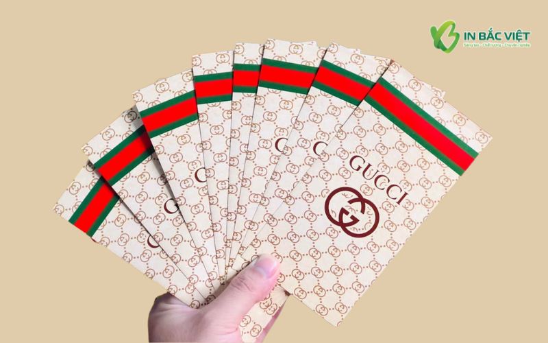 phong-bao-li-xi-gucci-mau-be-hoa-tiet-logo-dep-sang-trong