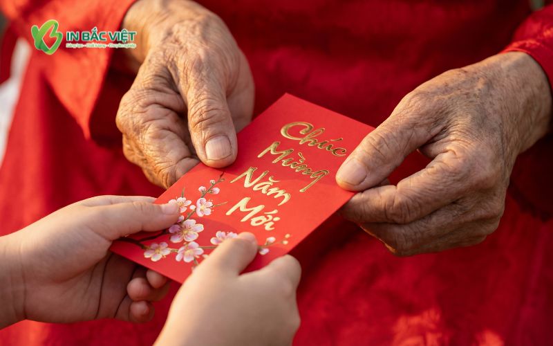 Mẫu bao lì xì giấy nhung đỏ thiết kế theo phong cách truyền thống ngày Tết