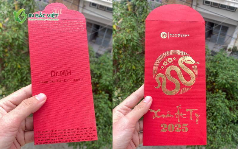 Cận cảnh mẫu lì xì màu đỏ giấy mỹ thuật vân sần được các doanh nghiệp đánh giá cao