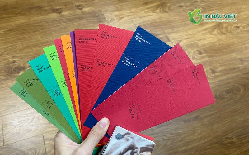 Chọn chất liệu giấy mỹ thuật in lì xì cao cấp với bề mặt vân và màu sắc sang trọng