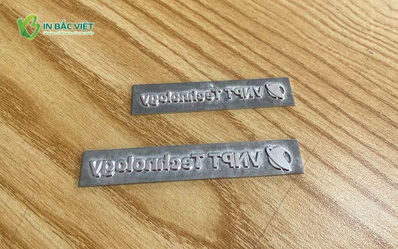 Khuôn ép nhũ thông tin doanh nghiệp sử dụng in bao lì xì với nhiều kích thước khác nhau