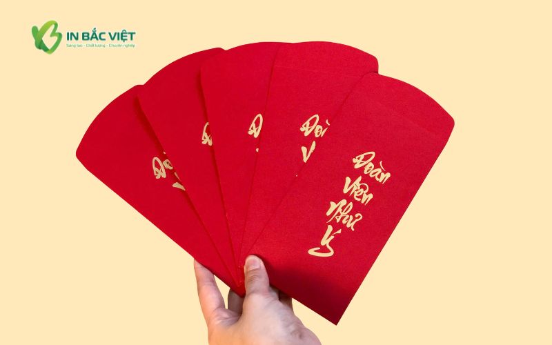Lì xì giấy mỹ thuật đỏ ép kim chữ thư pháp sang trọng dịp Tết