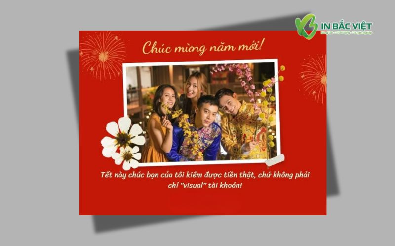 Mẫu thiệp chúc Tết bạn bè in hình nhóm bạn phong cách cá nhân hóa đẹp và vui nhộn