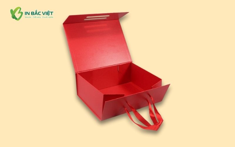 Hộp quà Tết màu đỏ nắp gập quai xách lụa sang trọng