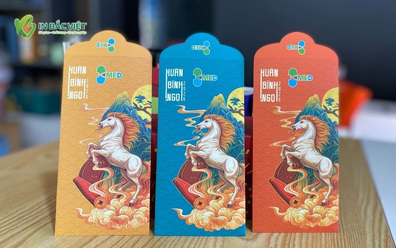 Mẫu bao lì xì hình con ngựa nhiều màu sắc, thiết kế hiện đại, in sắc nét tại In Bắc Việt cho Tết Bính Ngọ 2026
