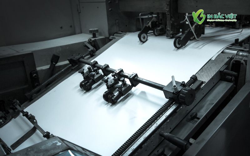 Quá trình in kỷ yếu trường học tại xưởng In Bắc Việt với hệ thống máy in hiện đại