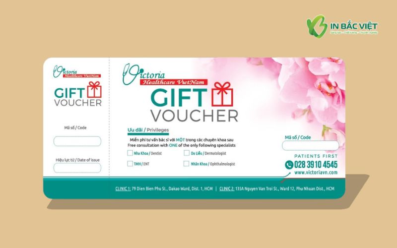 Mẫu gift voucher phòng khám quốc tế Victoria Healthcare thiết kế hiện đại tông xanh