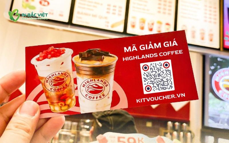 Voucher giảm giá highland coffee thiết kế nổi bật có mã QR
