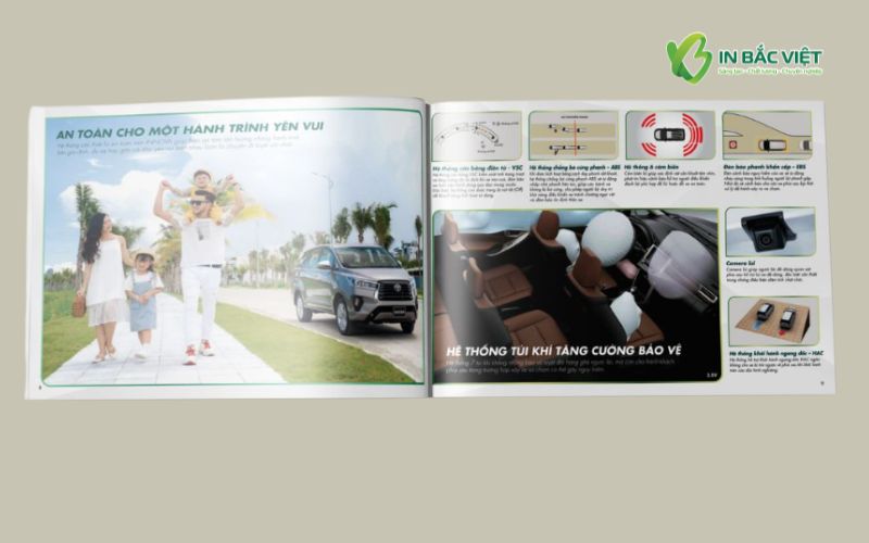 Ấn phẩm giới thiệu xe hơi làm nổi bật tiện ích và công nghệ an toàn vượt trội