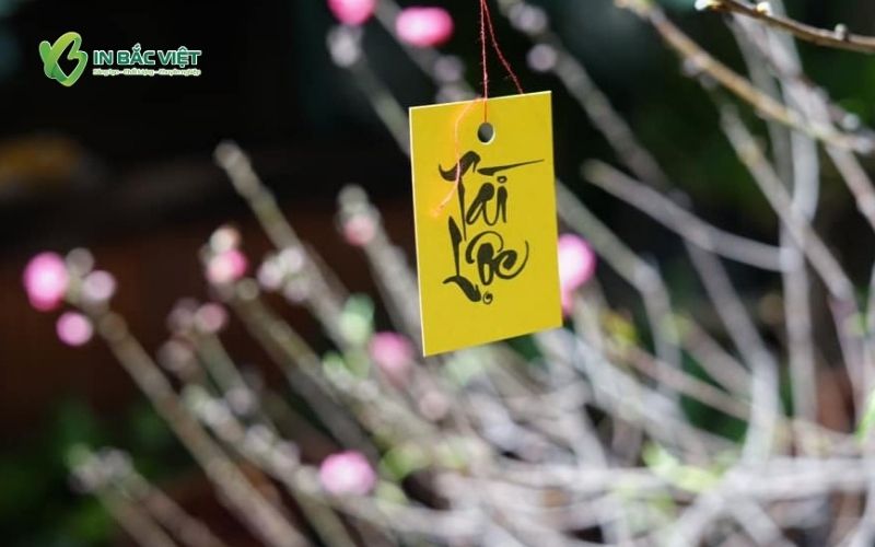 In Tag giấy mỹ thuật viết chữ thư pháp trang trí cành đào