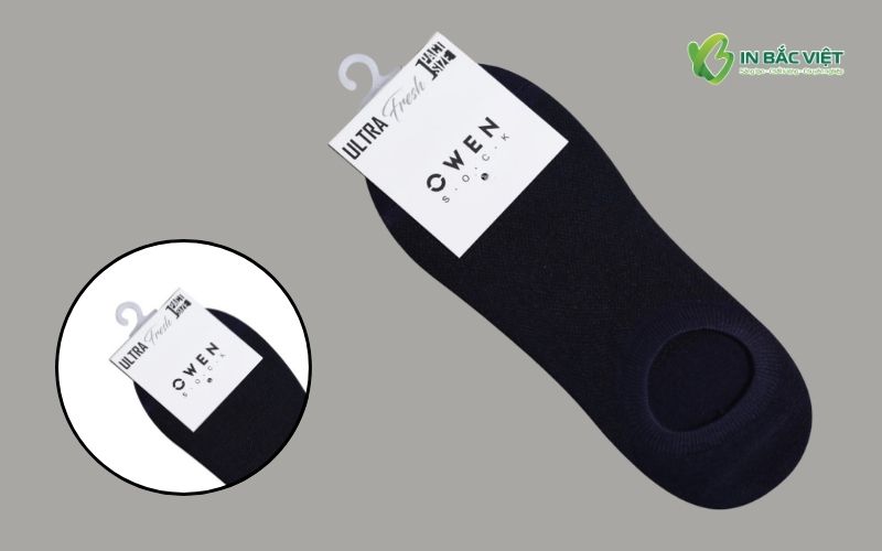 Mác treo vớ thiết kế thông tin thương hiệu rõ ràng, chuyên nghiệp