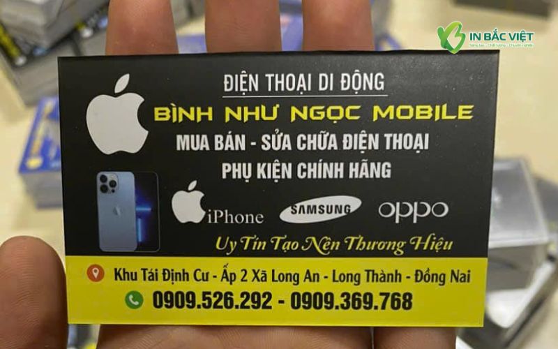 Mặt trước thẻ bảo hành điện thoại thể hiện thông tin cửa hàng và thương hiệu
