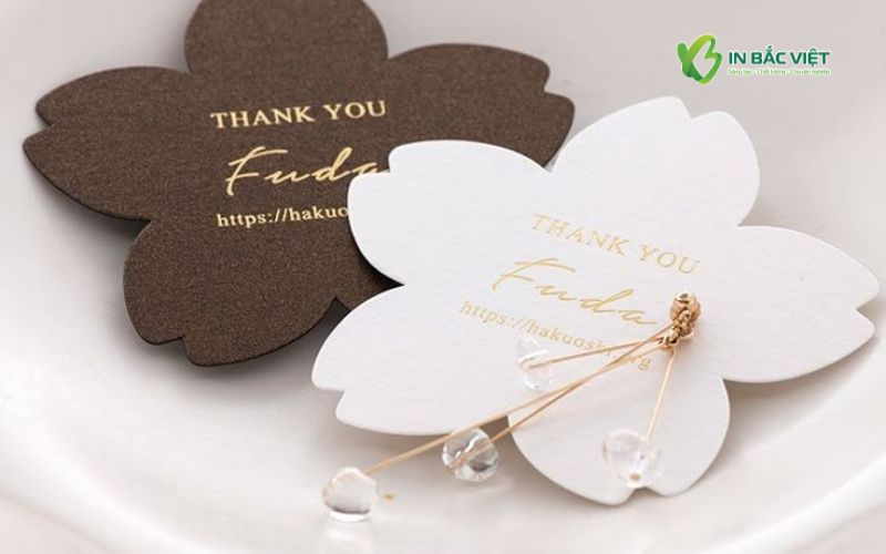 Mẫu Tag treo hoa tai bế hình đặc biệt theo yêu cầu
