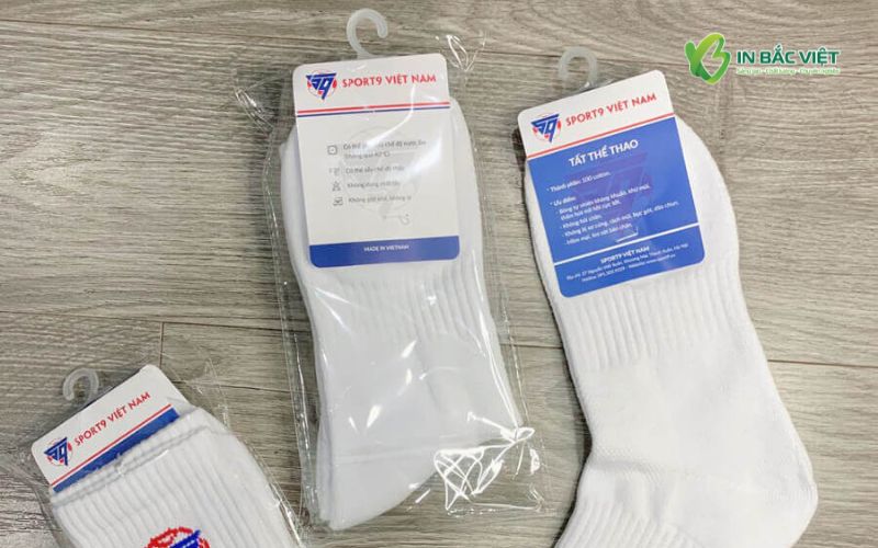 Tag mác treo tất thể thao thiết kế hiện đại, chuyên nghiệp