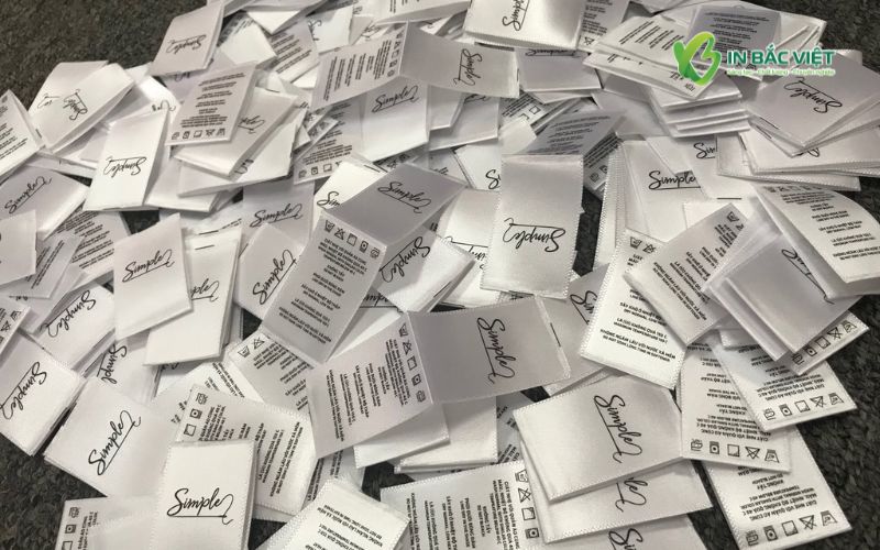 Mác lụa Satin gập đôi in logo và hướng dẫn sử dụng rõ nét