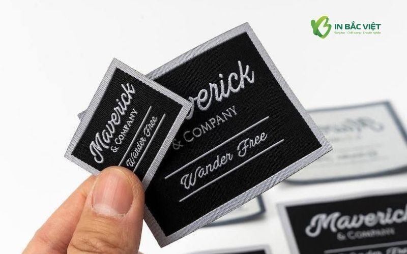 Nhãn mác dệt Polyester mật độ sợi cao, chữ và họa tiết sắc nét