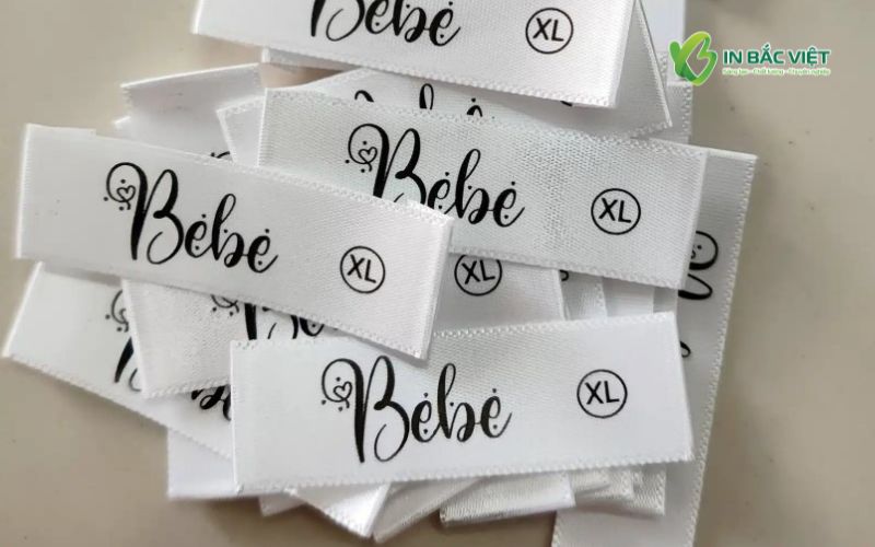 Nhãn mác Satin in logo và size rõ nét, tăng tính thẩm mỹ cho sản phẩm